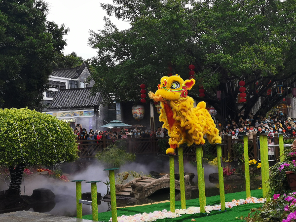 嶺南印象園水上醒獅表演.jpg